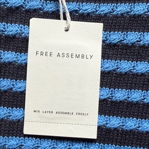 Free Assembly Women's Blue Striped Crew Neck Sweater - Picture 3 of 7